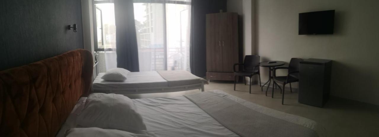Solmar Guest House Kobuleti Esterno foto