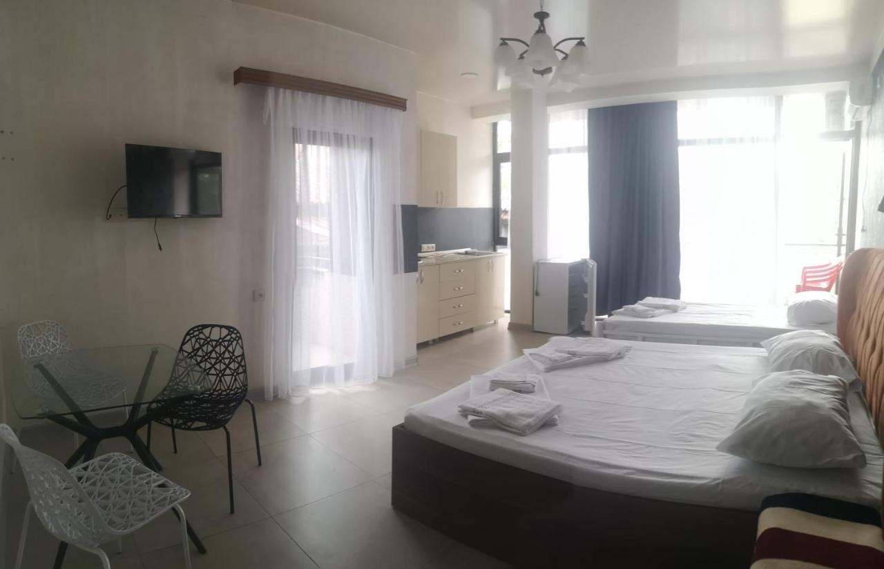 Solmar Guest House Kobuleti Esterno foto